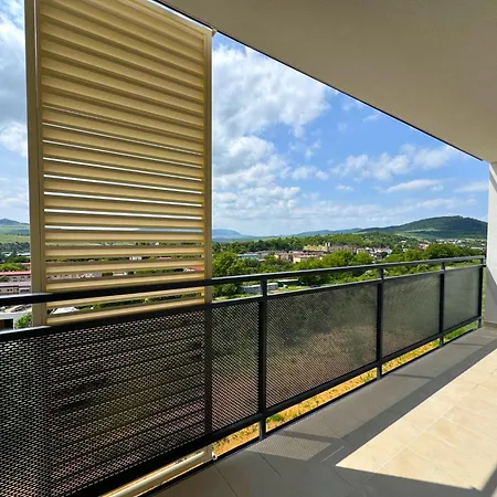 Modern Smart - Self Check-in, Panoramic View & Garage Apartman *